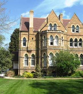 Oxford College kampüsündeki tarihi tuğla bina